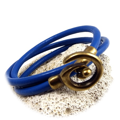 Tutoriel bracelet cuir bleu triple avec fermoir bronze